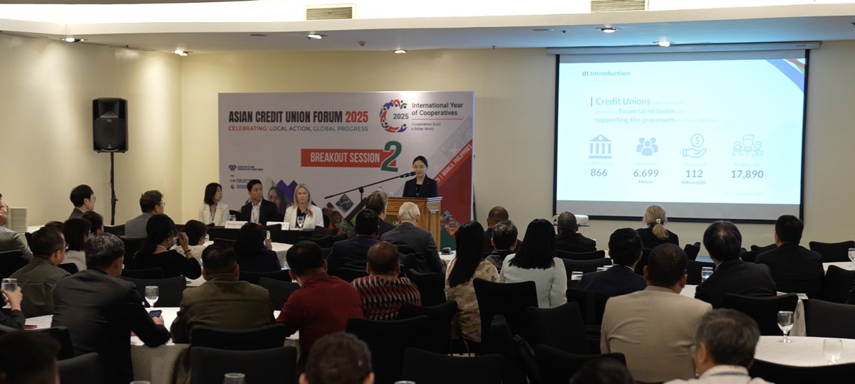 사진3. 신협중앙회 직원들이 한국 신협의 예금자보호기금과 경영합리화 지원 자금에 대해 발표하고 있다